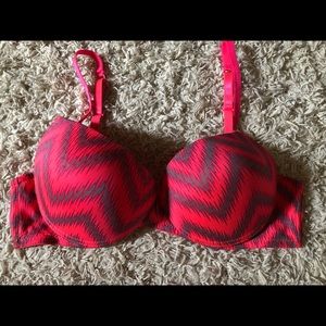 5/$20 Joe Boxer 36D Bright Pink chevron print bra.